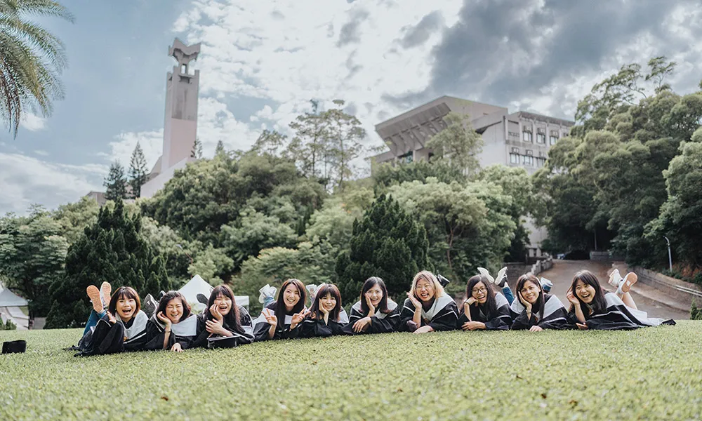 [新竹清華大學碩班畢業照]新竹攝影師推薦，擅常拍攝清新自然的畫面