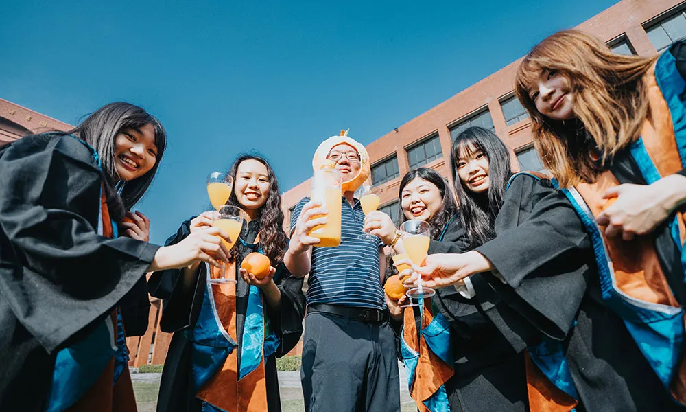 [高雄畢業攝影]高雄中山大學畢業照，默德身為高雄人自然不會錯過高雄的學校，已連續拍攝好多屆了