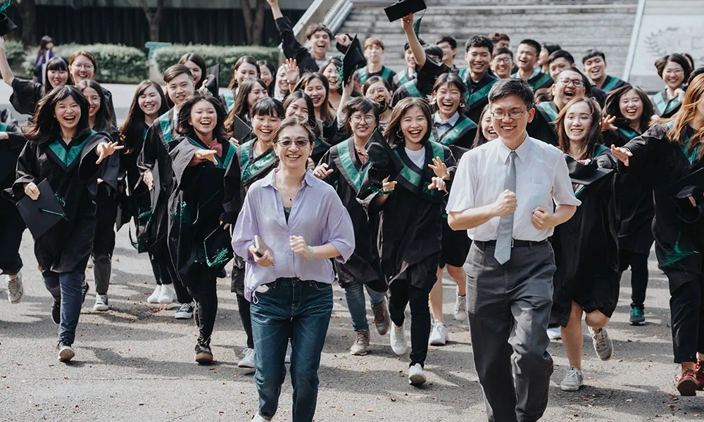 [畢業照攝影師推薦]台北桃園畢業照攝影師默德，收費公開透明，行程好配合，學生都相互推薦