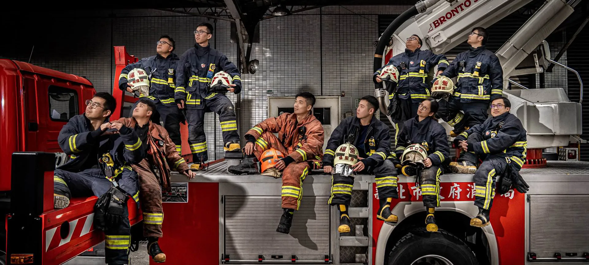 [家庭月曆攝影]一個消防隊就像一個大家庭，大家感情都很好，分隊大合照