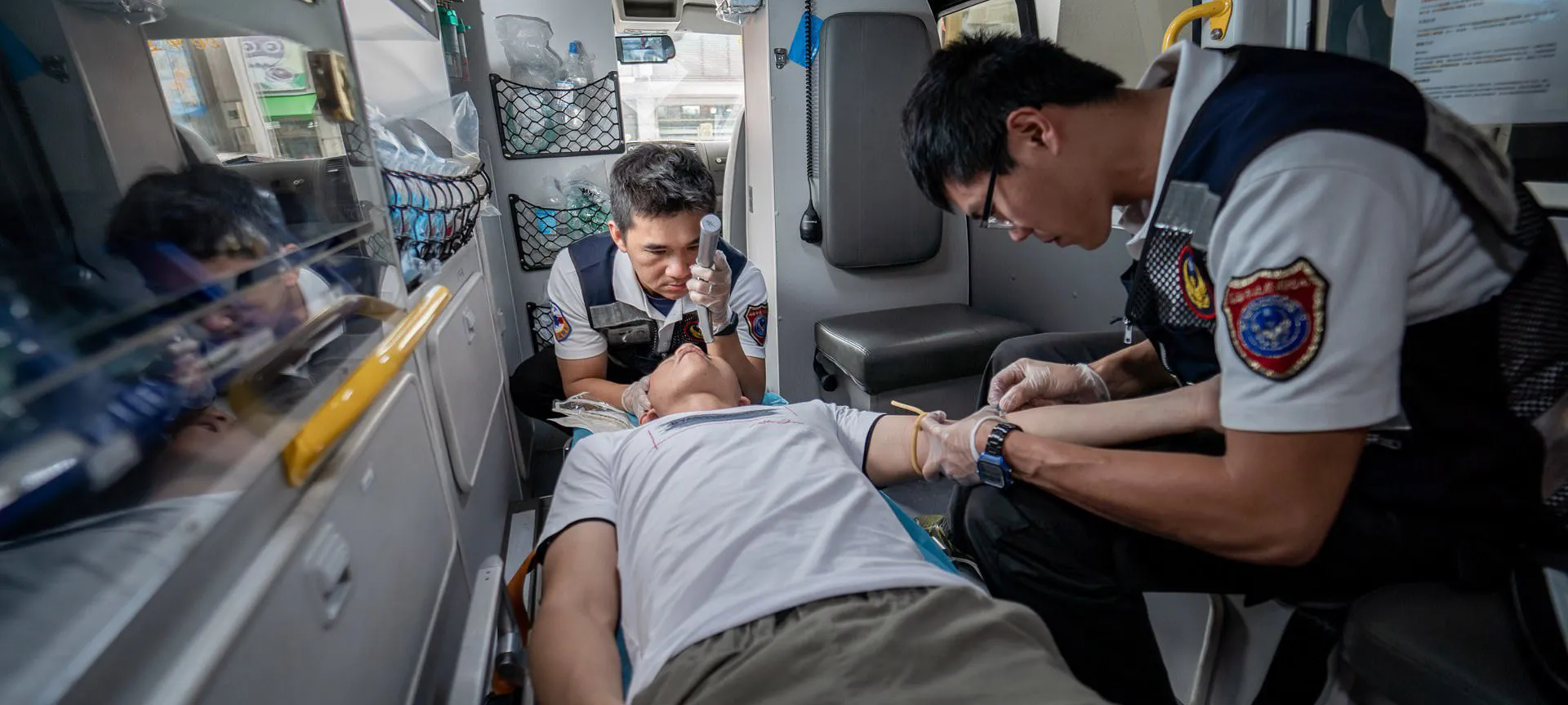 [形象月曆攝影]高雄形象月曆拍攝，消防員在救護車上專注的神情